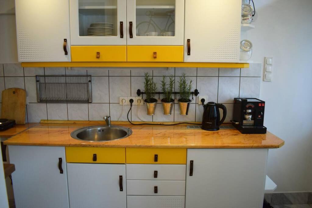 Cosy Apartment Just Next To Parliament, Budapest
